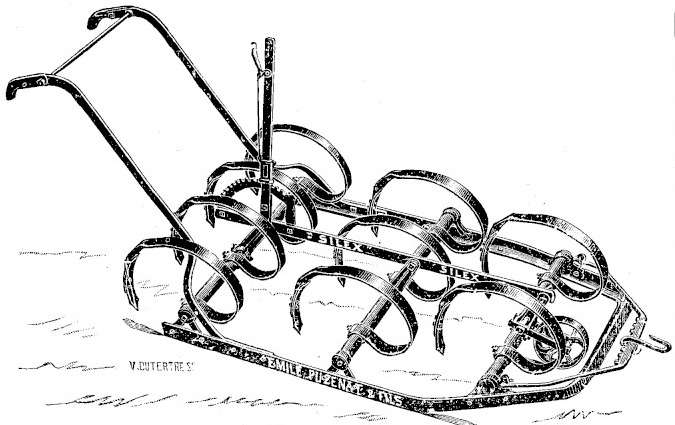 Gravure&nbsp;: herse canadienne vue de trois quarts, cadre en patins portant deux tubes garnis de dents d'acier recourbées en crosse terminées par des socs, mancherons courbes à gauche, levier de relevage vertical, petite roue à l'arrière droit