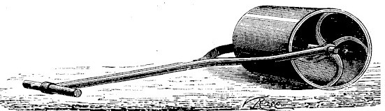 Gravure&nbsp;: rouleau à un cylindre lisse posé au sol, prolongé par un long timon de bois terminé par une poignée transversale