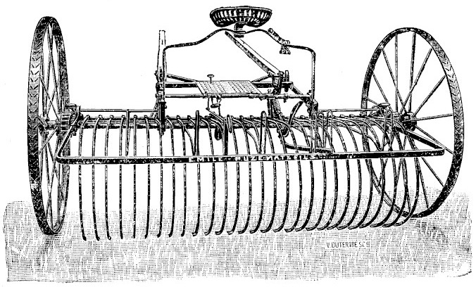 Gravure&nbsp;: râteau à cheval vu de trois quarts, deux grandes roues métalliques à rais encadrant une rangée de longues dents courbes&nbsp;; au-dessus du bâti, un siège suspendu, deux leviers dressés et une barre porte-dents marquée Émile Puzenat et Fils
