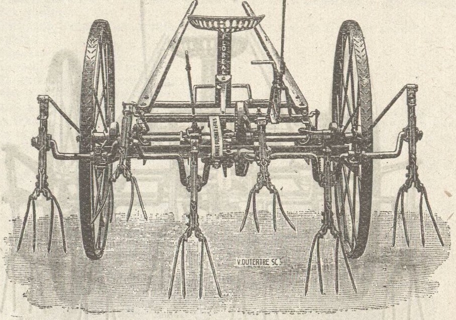 Gravure&nbsp;: faneuse vue de face, deux roues à rais croisés encadrant un cadre horizontal&nbsp;; six fourches à quatre dents pendent sous le cadre&nbsp;; au centre, un siège porté par une colonne marquée Floréal, au-dessus d'un cadre triangulaire et du carter d'engrenages