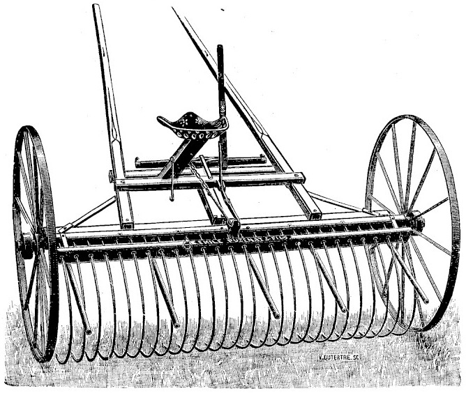 Gravure&nbsp;: râteau à cheval vu de face, deux roues métalliques à rais encadrant une rangée de dents rondes enroulées en spirale&nbsp;; au centre, un siège en fonte ajourée porté par un bâti à barres, deux brancards obliques dressés vers la gauche