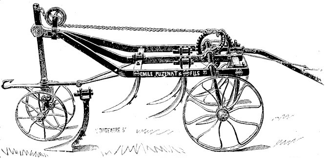 Gravure&nbsp;: extirpateur vu de profil, deux roues d'acier à rais encadrant un bâti bas garni de lames à double pointe portées par des tiges courbes&nbsp;; à l'avant, un levier coudé surmonté d'une poulie qu'une chaîne tendue relie à un secteur denté placé au-dessus de l'essieu arrière&nbsp;; une plaque porte la marque Émile Puzenat et Fils