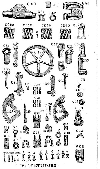Planche gravée des pièces de rechange : têtières de cadre, arcs dentés, loquets de régulateur, boîtes de roue d'avant-train, gaines, manivelles de vis de relevage, fourrures d'assemblage et goupilles doubles, chacune portant son repère